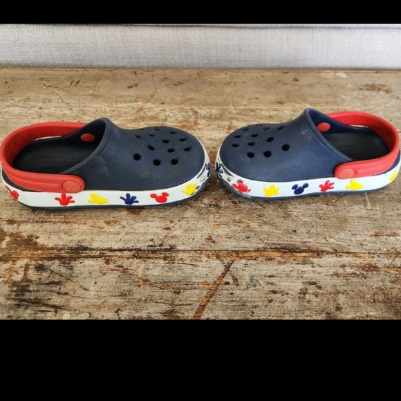 COPY - Mickey Mouse Light Up crocs 7c toddler - Picture 5 of 7
